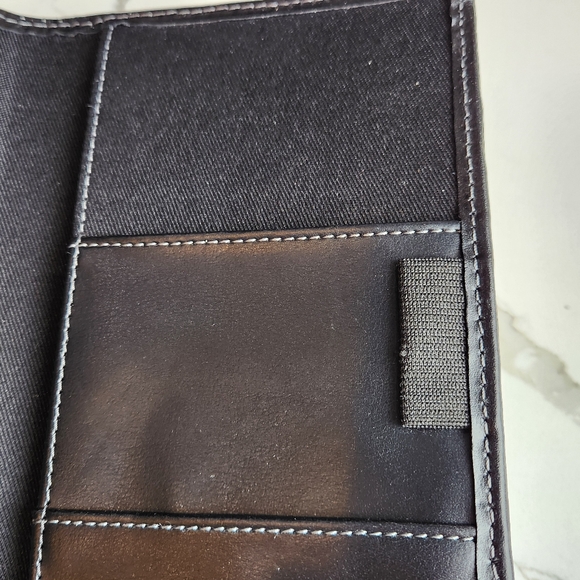 VINTAGE "NEW" LEEDS 2009 FINAL FOUR DETROIT BLACK PASSPORT WALLET - Picture 5 of 8